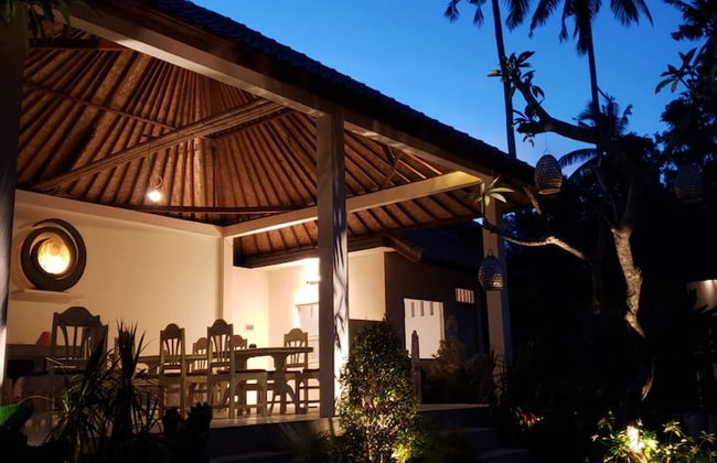 Utama Villas Beach Front Candidasa - Foto 2