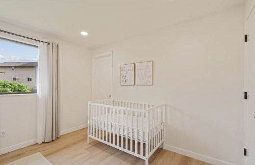 Spacious Modern Retreat w Game Room and Yard - Foto 37