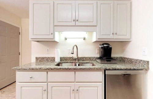 Pet Friendly condo, walk to the Masters - Foto 2