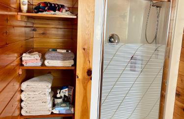 Spacious Salmon River Waterfront Lodge for 6 - Foto 39