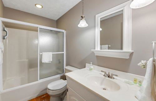 Lakefront Home Dock Covered Deck Fire Pit Dogs OK - Foto 20