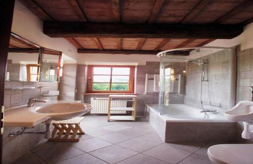 Apartment with large covered terrace, in small residence with swimming pool - Foto 106