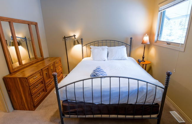 Thunder Ridge by Fernie Lodging CO - Photo 10