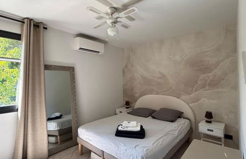 Villa Soleil Piscine Jacuzzi Pétanque Espace bbq billard et salons extérieurs - Foto 27