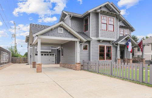 Luxury 5 BR 4 Bath, Hot Tub, Outdoor Kitchen, Across Street from Kyle Field! - Foto 36