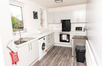 Greenbourne - 4 bedrooms Sleeps 8 free parking - Foto 9