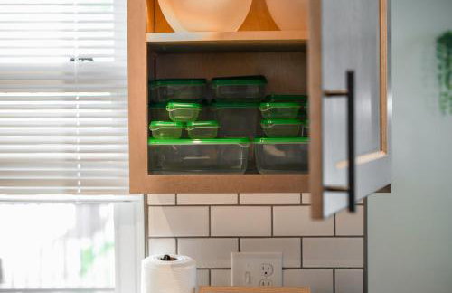 FREE Parking, Netflix in East Liberty By Parks and Uni - Foto 33