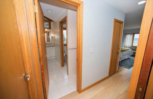 Crystal Lake Hillside with Private Sandy Beach - Foto 24