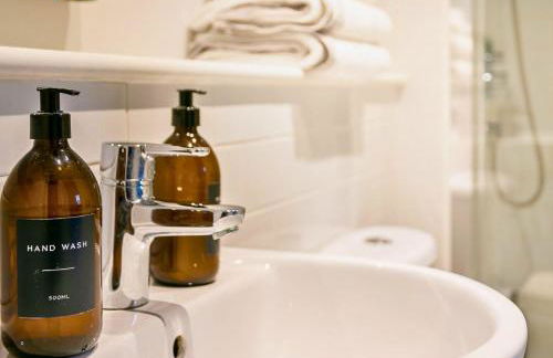 Bowen-Buscarlet (Large Suite) at Bicester Heritage - Foto 17