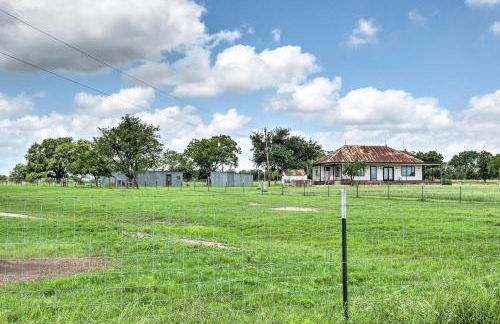Gingerland Ranch in Del Valle Game Room and Porch - Foto 28