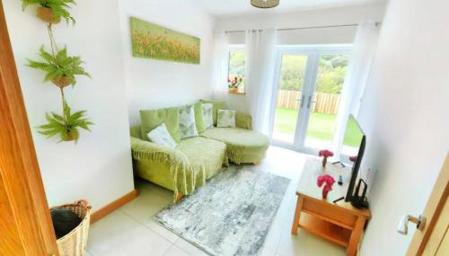 4 Bed Villa Sleeps 8 -private Terrace-free Parking - Foto 5