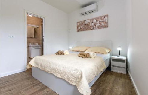 Lovely Home In Srinjine - Photo 21