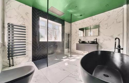 Country Manor Pool & Spa Games Room Cinema - Photo 16