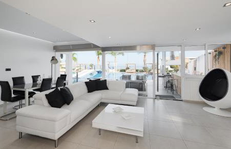 White Luxury Villa - Foto 27