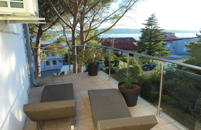 Selce Shorefront Apartment With Balcony and Sea View - Foto 10