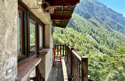 Cozy Three-Room Apartment with Mountain View & Parking - Ussin Chalet - Valtournenche - Foto 22