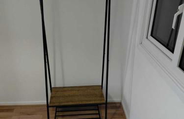 Spacious 4BR Reading House - Sleeps 8 - Free Parking - Photo 12