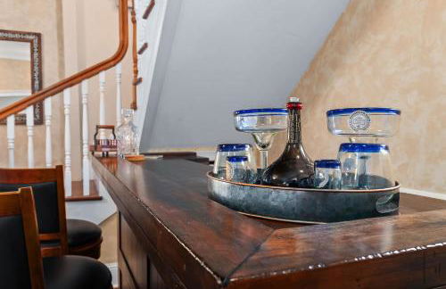 Secret Garden Hideaway l Walk to DNTN l Sleeps 8 - Foto 15