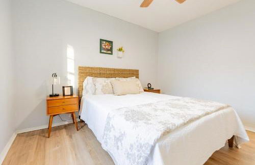 Cozy retreat and views near campus with gourmet kitchen - Foto 41