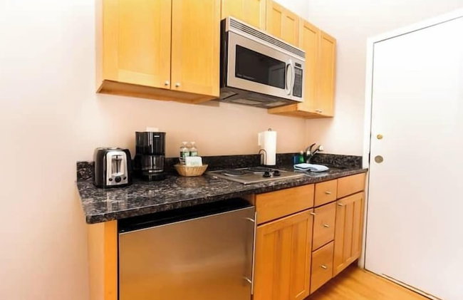 Maverick Suites at 402 Columbus Ave - Foto 57