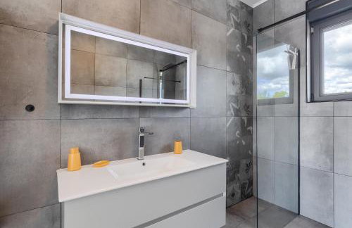 Villa BB Rapsody 10 with heated salt water pool - Foto 11