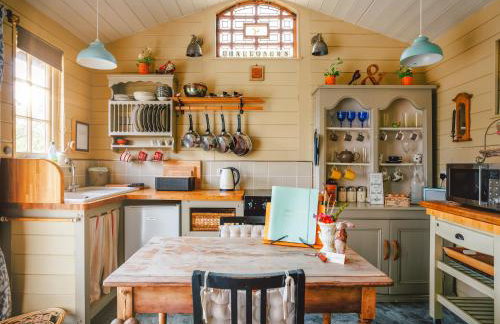 The Challoners - Photo 4