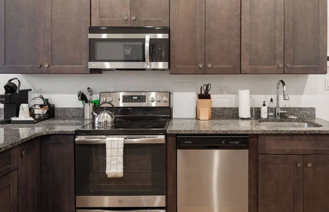 Sosuite 3BR Apt w Balcony, W/d, Gym, On-site Bar - Foto 15