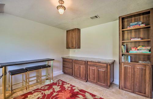 Spacious Seabrook Home with Patio 1 Mi to Beach! - Foto 8