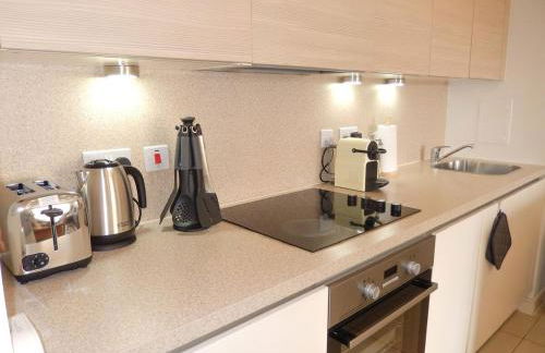 Lakeside Retreat - Spacious 1BR - Peaceful Base Near Wembley - Foto 8