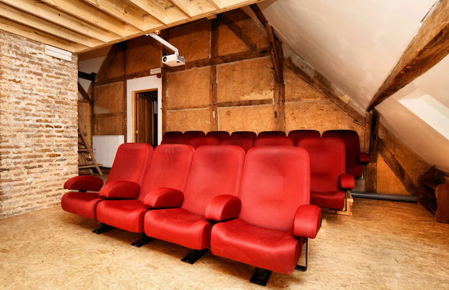 Magnificent Holiday Home in Baronville With Heated Pool & Billiards - Photo 32