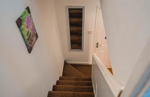 Private and Spacious 2 Bedroom House - Free Parking! - Foto 19