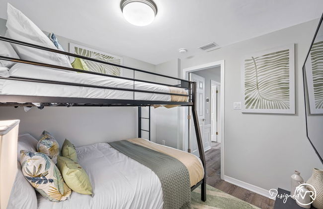 Chic 8BR with Heated Pool & Waterview - Photo 3