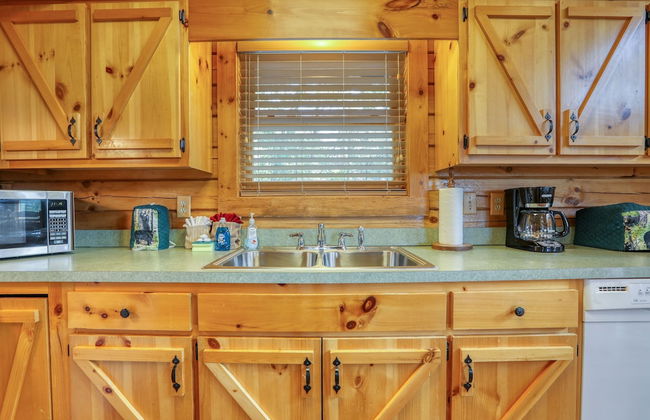 Mountain View - 2 Bedrooms, 2 Baths, Sleeps 6 Cabin by RedAwning - Foto 7