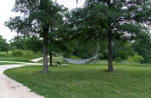 Charming Couples' Bell Tent Rental with Air Conditioning in Texas Hill Country - Foto 22