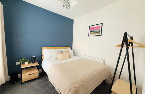 Comfy 4 Bed Home - Port Talbot - Perfect for Contractors & Families - Foto 29