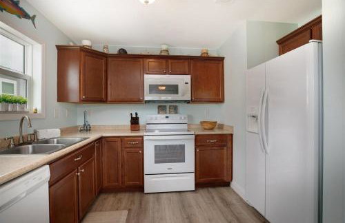 Seas the Day - Spacious Waterfront Pool Home, 50` Dock! - Foto 14