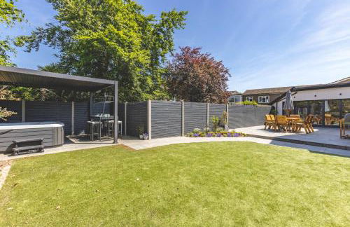 FAMILY FRIENDLY ESCAPE IN ETON, COUNTRYSIDE VIEWS with Hot Tub - By Tempstay - Foto 6