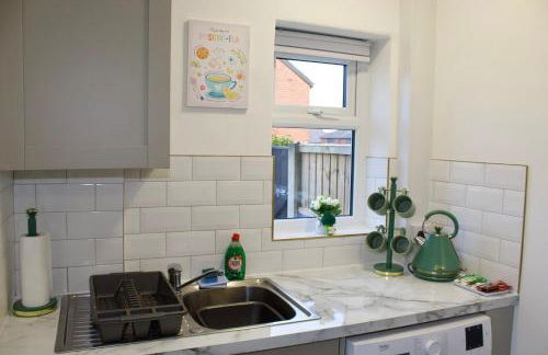 Cosy 2-Bed Home Near St Helens Centre - Free WiFi - Foto 12