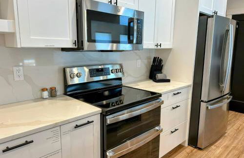 Alpine Escape Luxury Retreat, Hot Tub, Walkable, Mountain Views, 3 King Beds - Foto 8