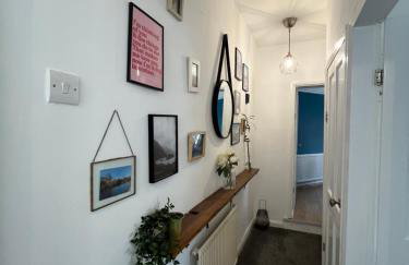 Hoole House- Recently decorated, bright and modern 2 bedroom house, close to Chester train station and the City Centre - Photo 23