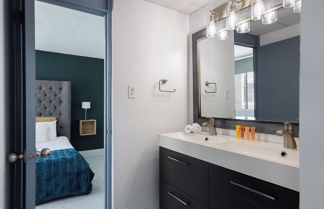 Brisa Marina 2BDR Pool Parking Beachside - Photo 22