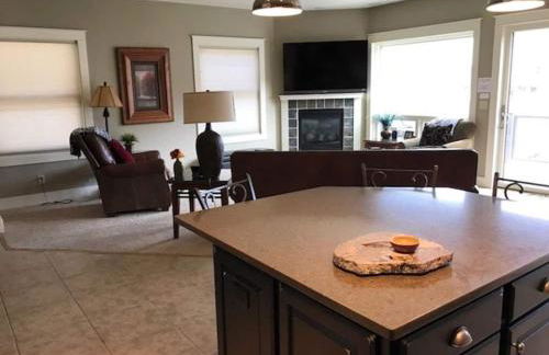 Riverfront condo with balcony, king bed STR#267 - Photo 6