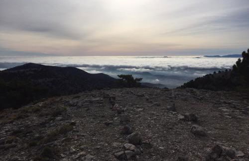 CASERIO INAZARES - CASAS DE MONTAÑA CON CHIMENEA Y NIEVe - Foto 69