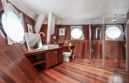 Charming houseboat featuring a sauna - Photo 35