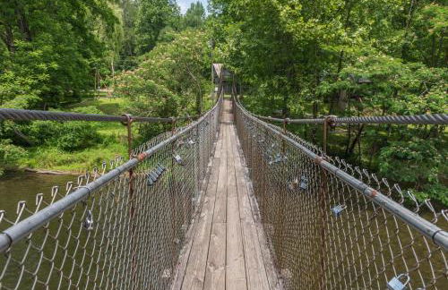 Pool and Riverfront! Couples Retreat in Smoky Mtns - Foto 36