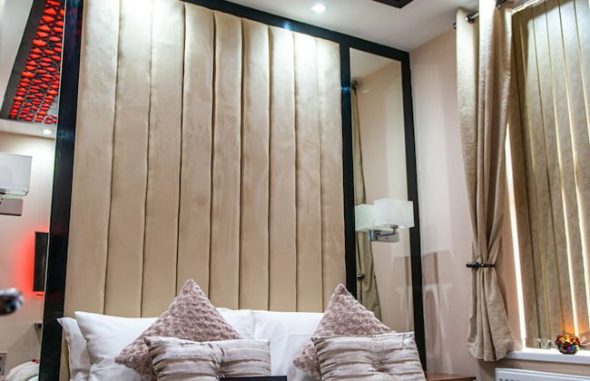 Velmora Suites Bradford - Photo 28