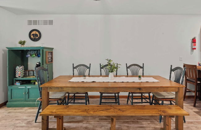 Maple Oasis by Avantstay Newly Built w/ Hot Tub, Game Room & Fire Pit - Photo 11