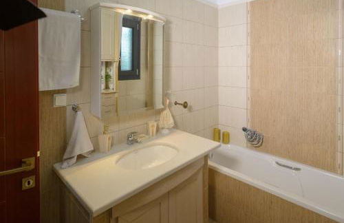 Luxury Dafnis House - Photo 22