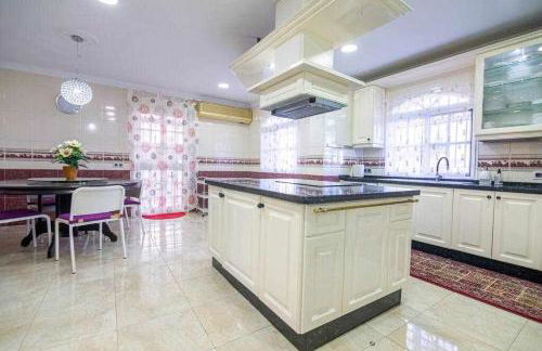 lujosa villa en Alhaurin de la Torre 7 dormitorios - Photo 6