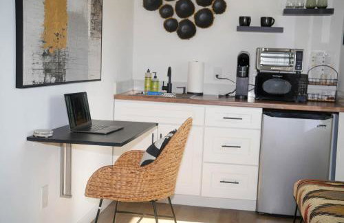 South O Bungalow 9 - Deluxe Work and Stay Queen Studio + Patio - Foto 6